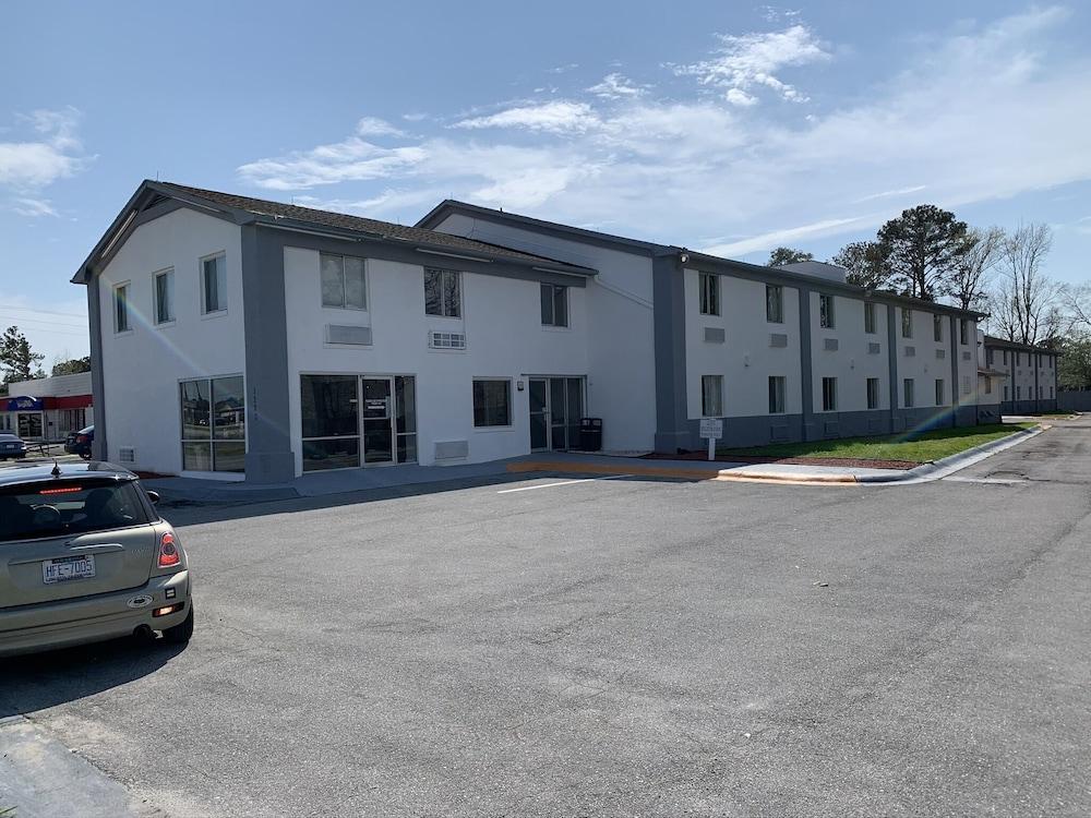 Econo Lodge Cherry Point Хейвлок Экстерьер фото