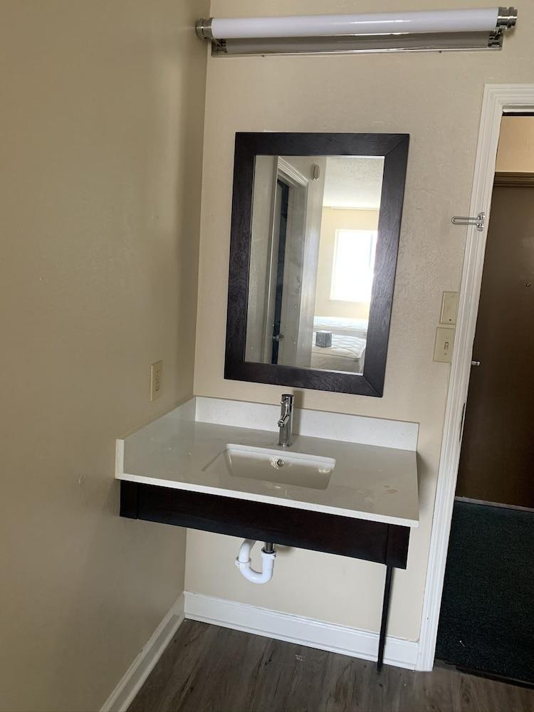 Econo Lodge Cherry Point Хейвлок Экстерьер фото