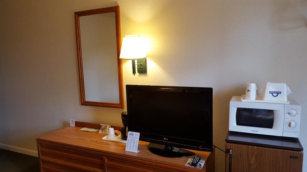 Econo Lodge Cherry Point Хейвлок Экстерьер фото