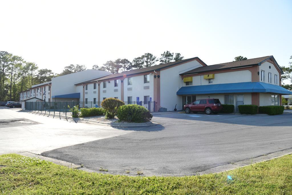 Econo Lodge Cherry Point Хейвлок Экстерьер фото