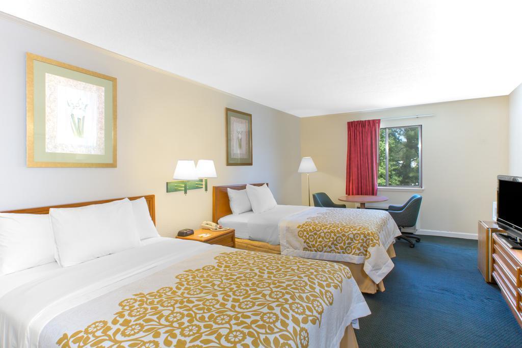 Econo Lodge Cherry Point Хейвлок Экстерьер фото