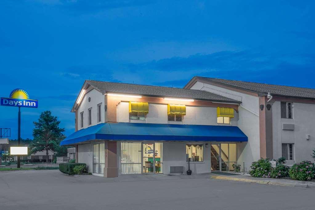 Econo Lodge Cherry Point Хейвлок Экстерьер фото