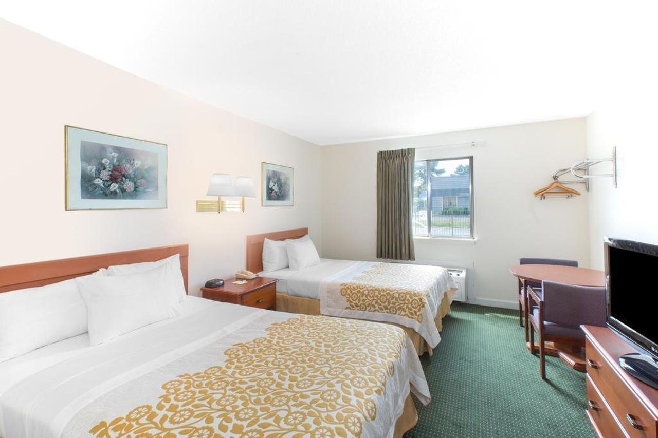 Econo Lodge Cherry Point Хейвлок Экстерьер фото