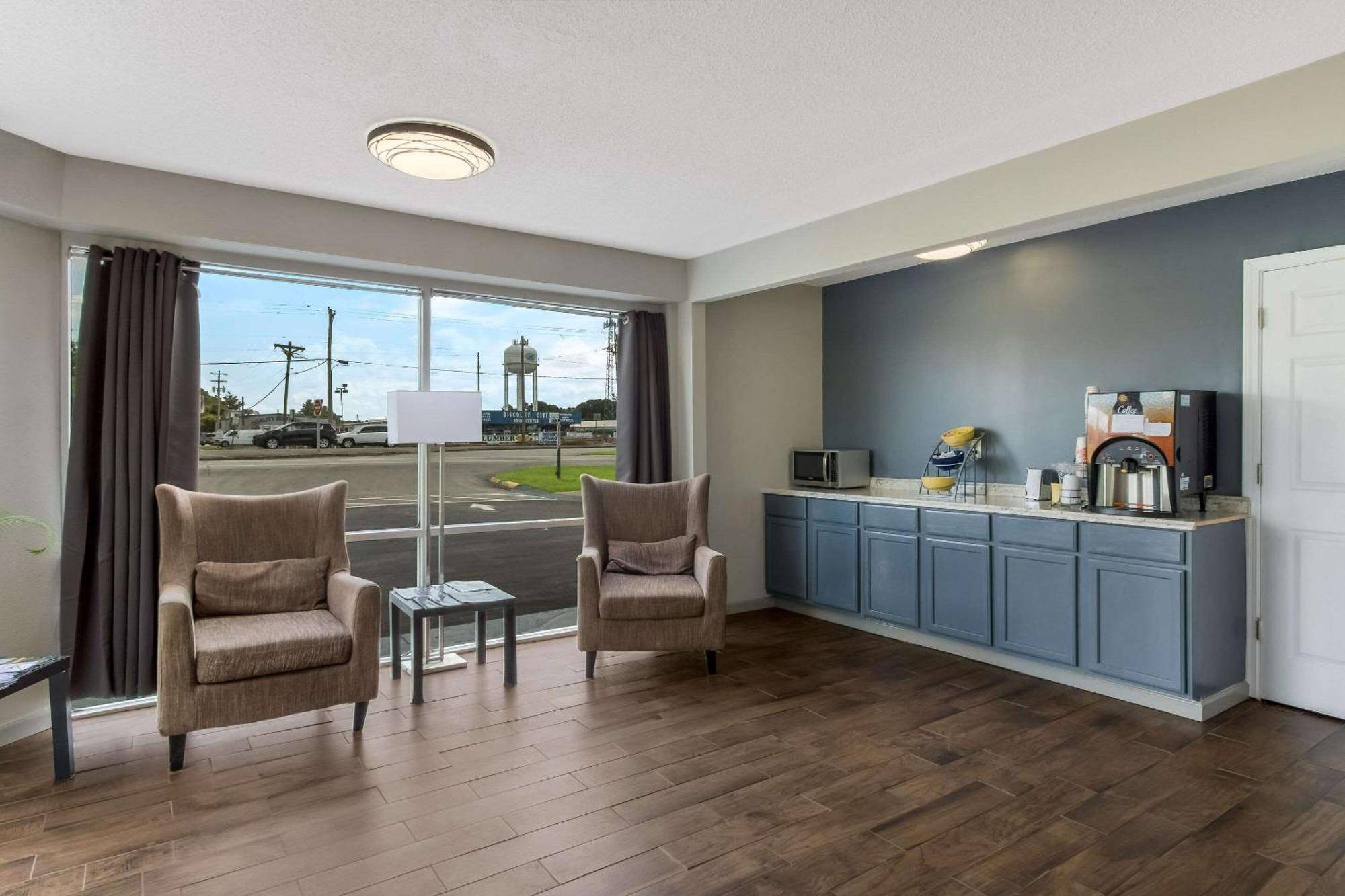 Econo Lodge Cherry Point Хейвлок Экстерьер фото