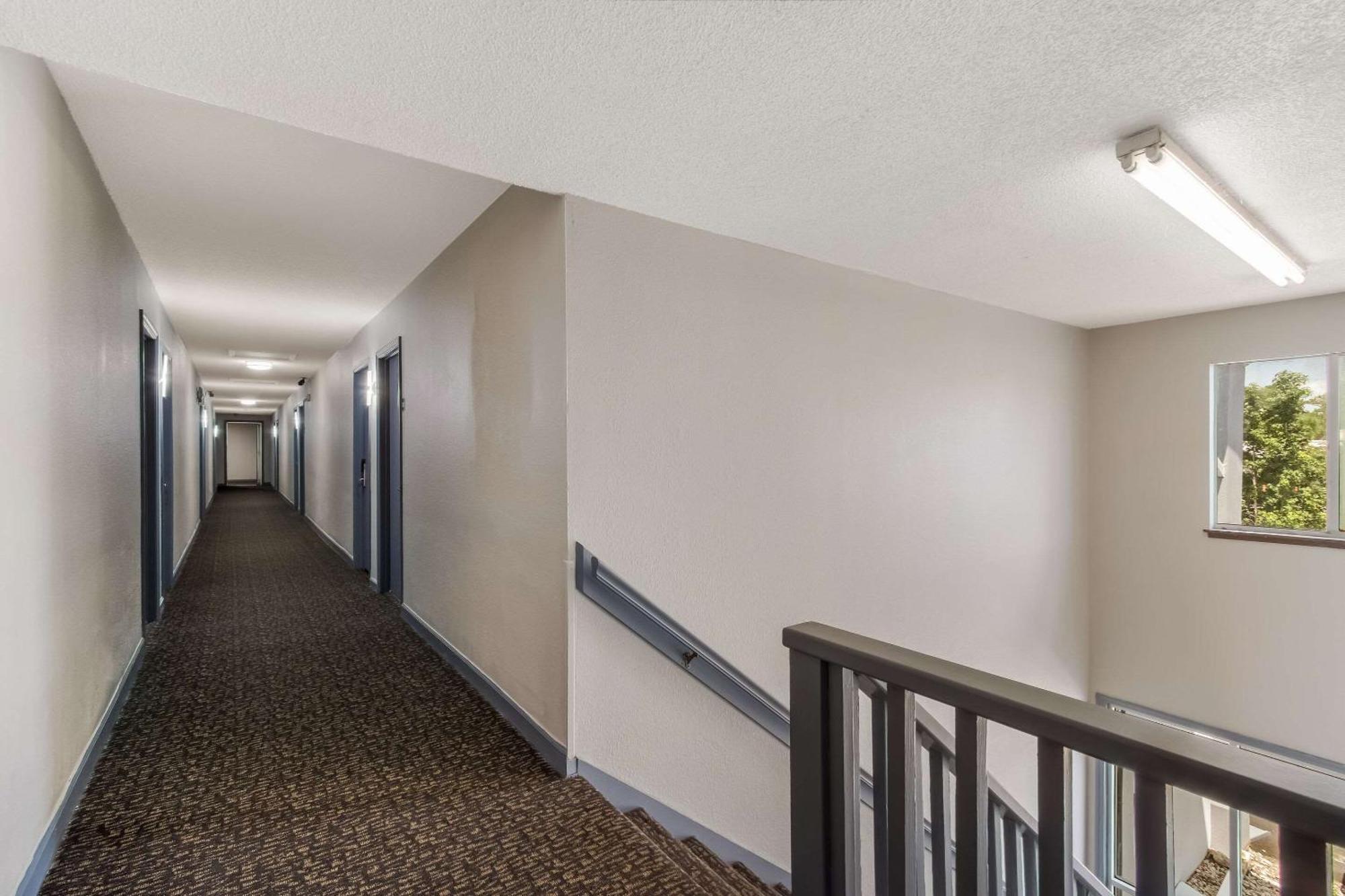Econo Lodge Cherry Point Хейвлок Экстерьер фото