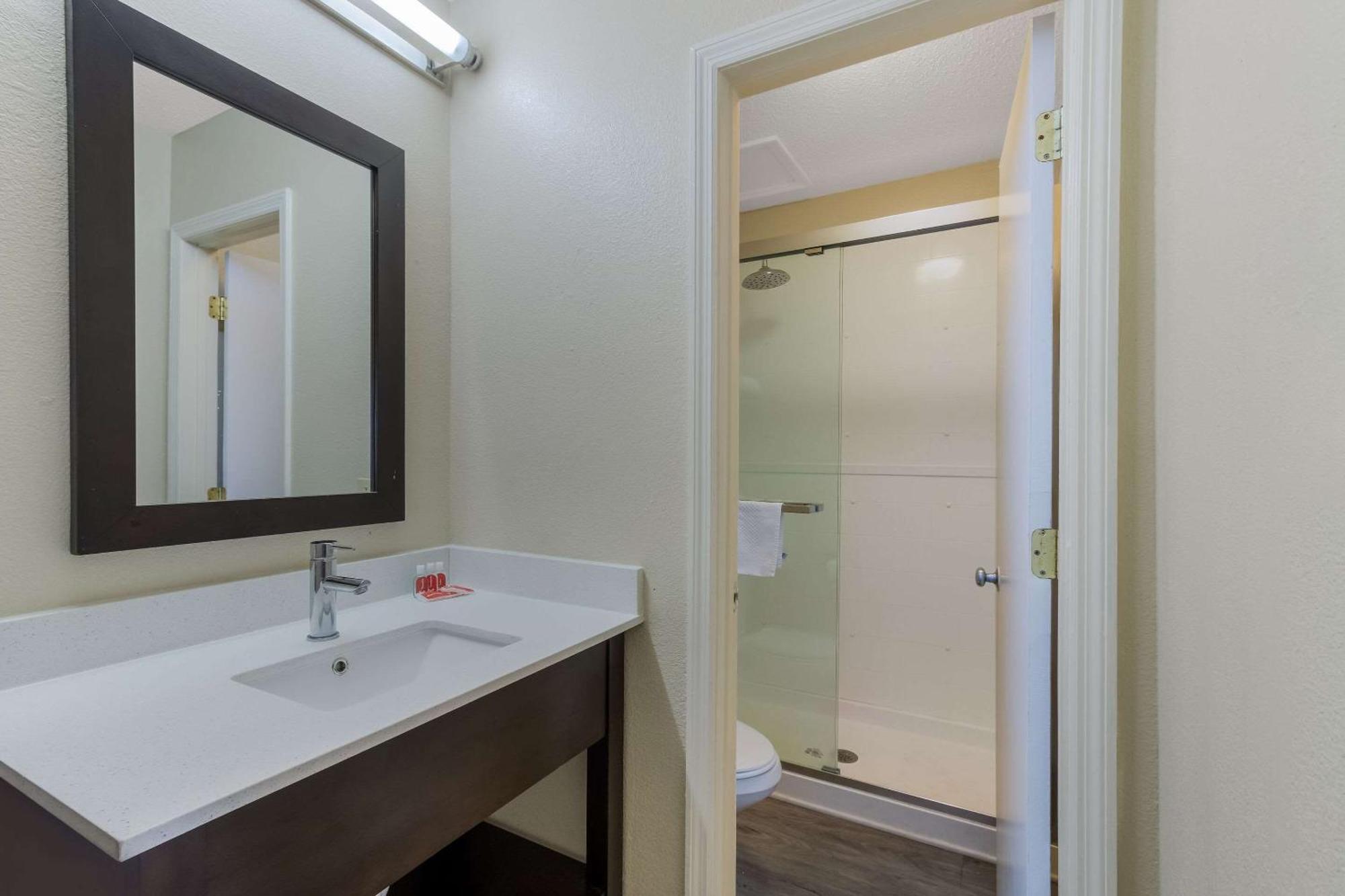 Econo Lodge Cherry Point Хейвлок Экстерьер фото