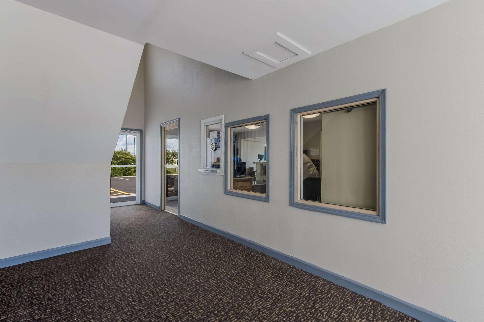 Econo Lodge Cherry Point Хейвлок Экстерьер фото