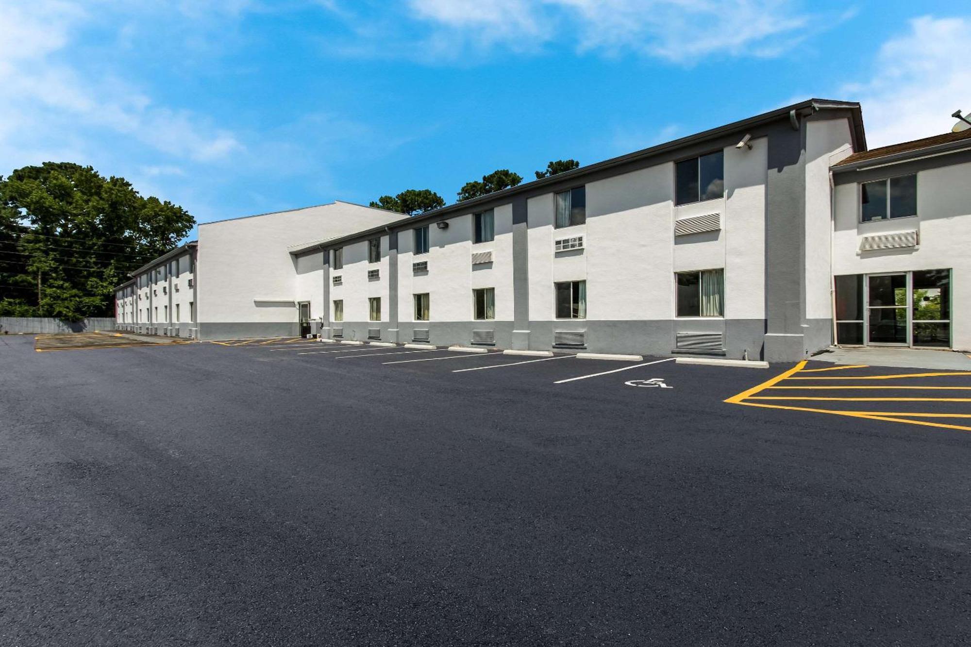 Econo Lodge Cherry Point Хейвлок Экстерьер фото