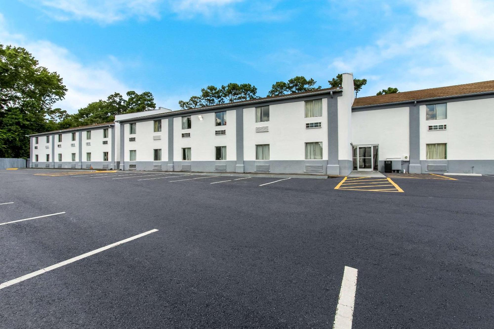 Econo Lodge Cherry Point Хейвлок Экстерьер фото
