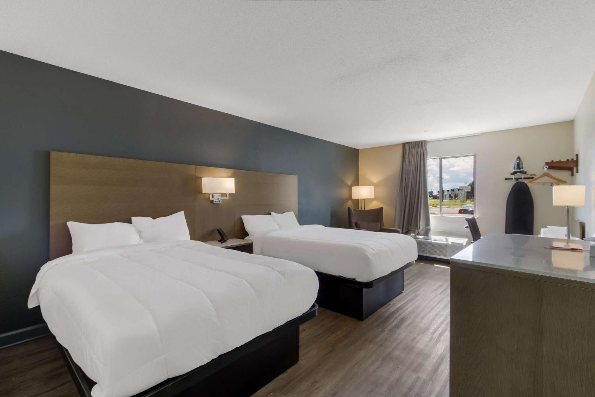 Econo Lodge Cherry Point Хейвлок Экстерьер фото
