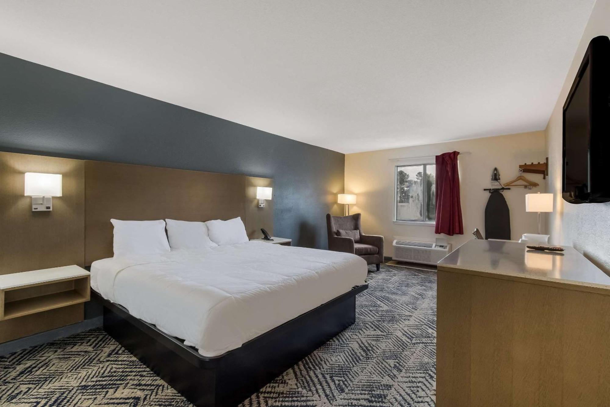 Econo Lodge Cherry Point Хейвлок Экстерьер фото