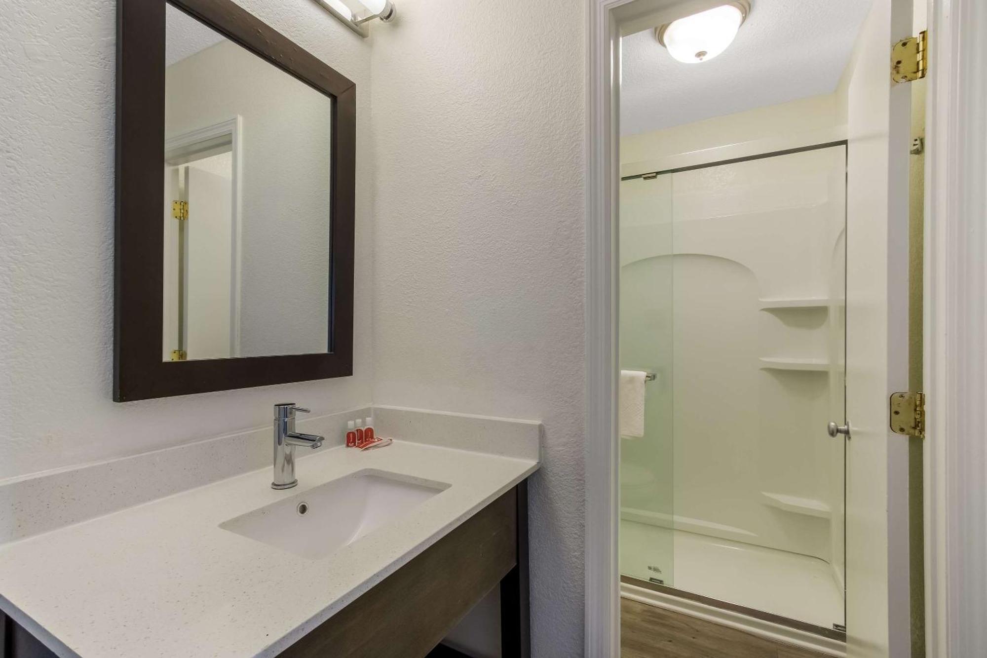 Econo Lodge Cherry Point Хейвлок Экстерьер фото