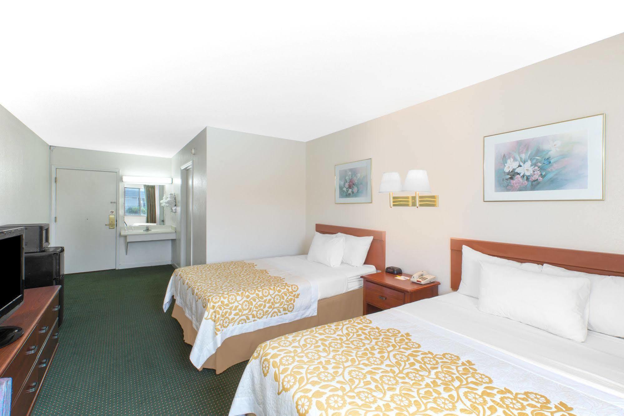 Econo Lodge Cherry Point Хейвлок Экстерьер фото